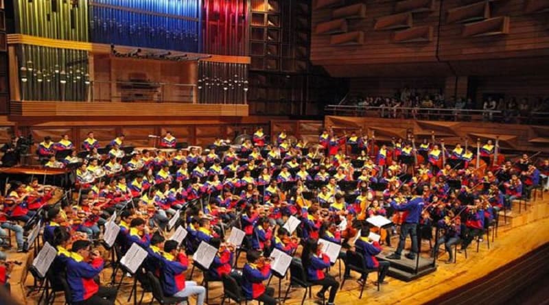 La Orquesta Sinfónica Simón Bolívar fue ovacionada en París